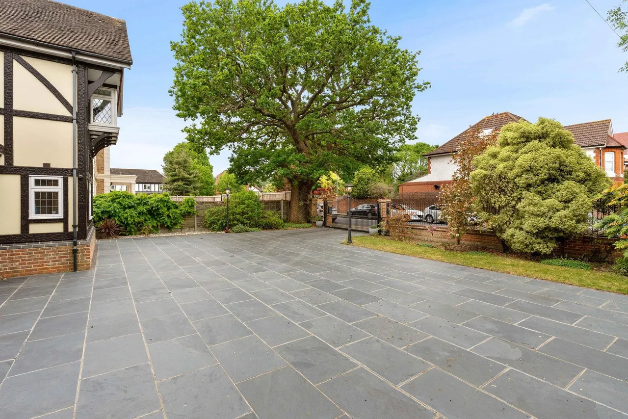 Nelmes Road, Emerson Park, RM11, photo 50