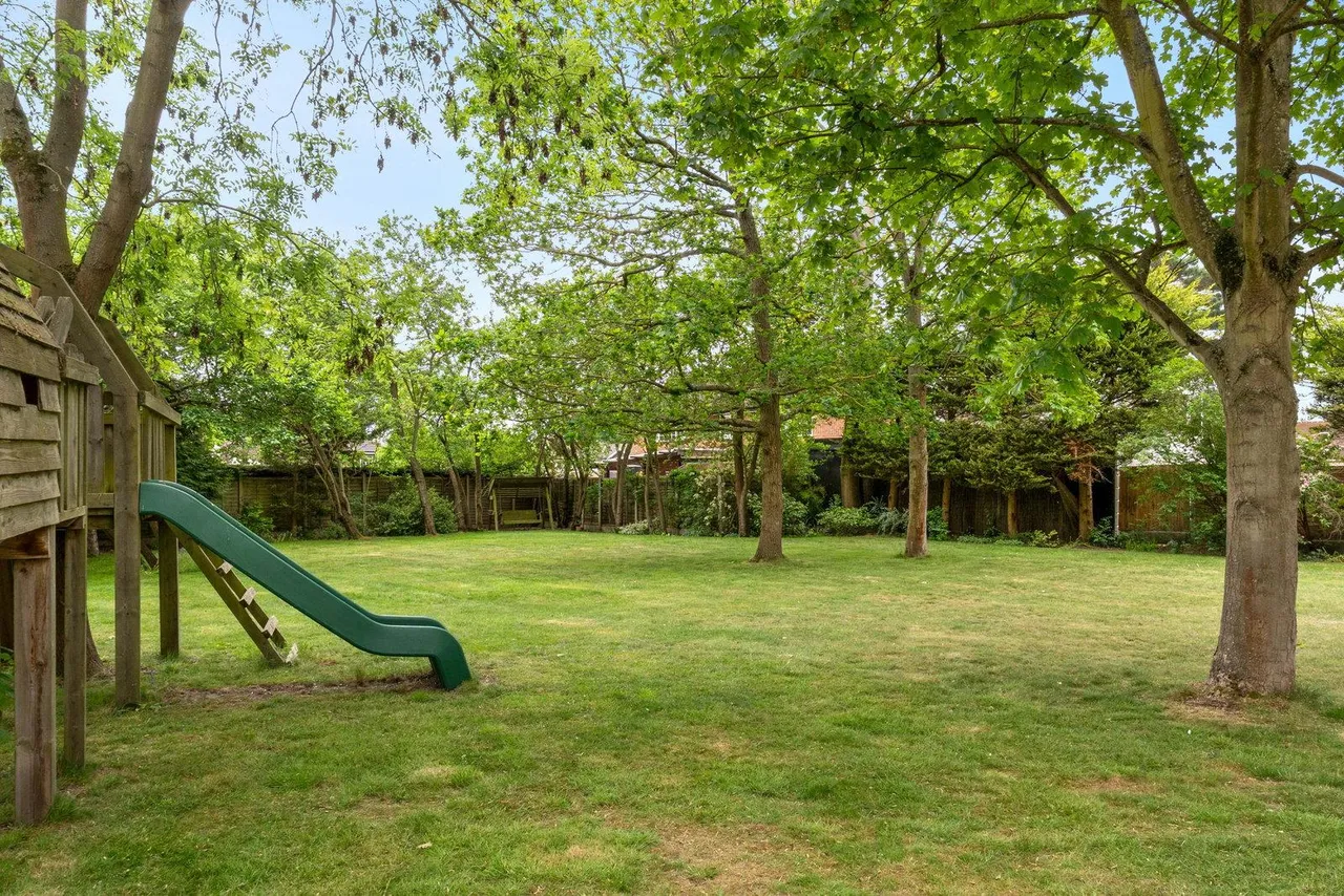 Nelmes Road, Emerson Park, RM11, photo 48