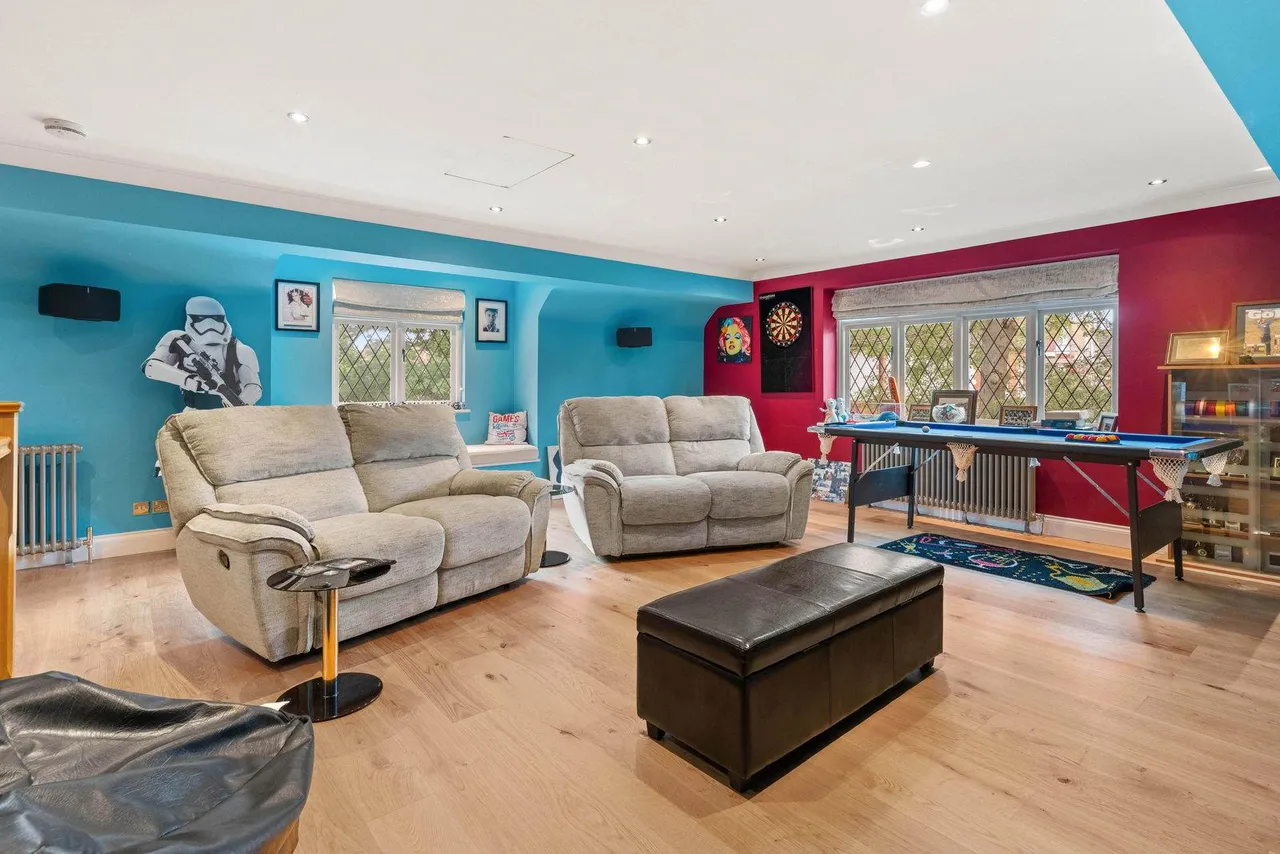 Nelmes Road, Emerson Park, RM11, photo 42