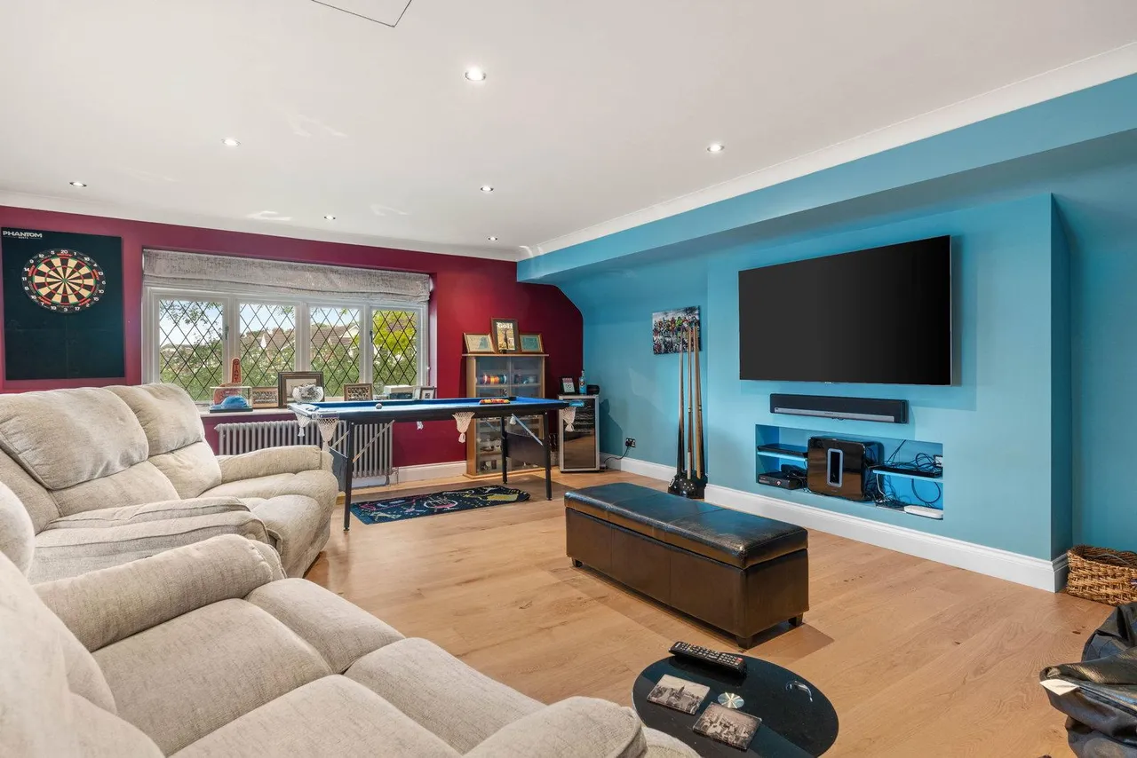 Nelmes Road, Emerson Park, RM11, photo 41