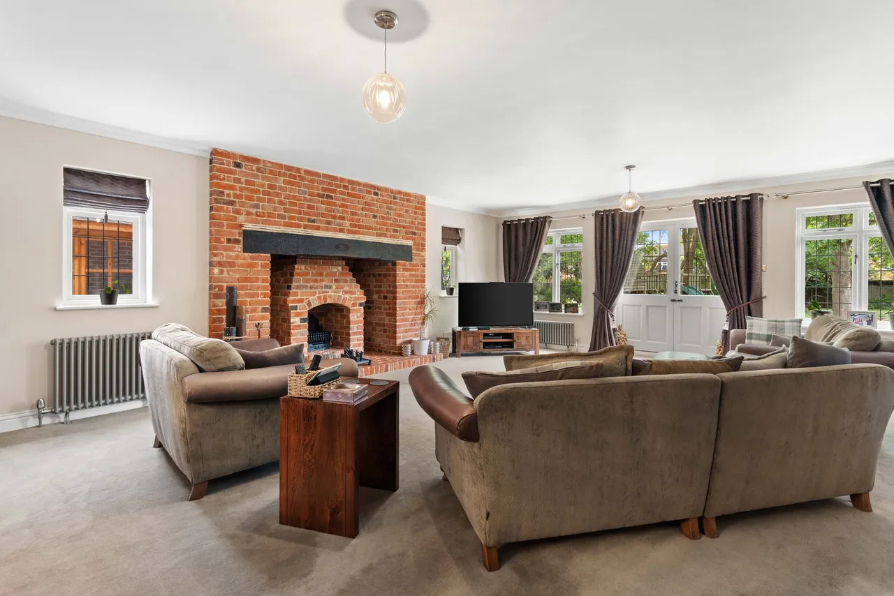 Nelmes Road, Emerson Park, RM11, photo 11
