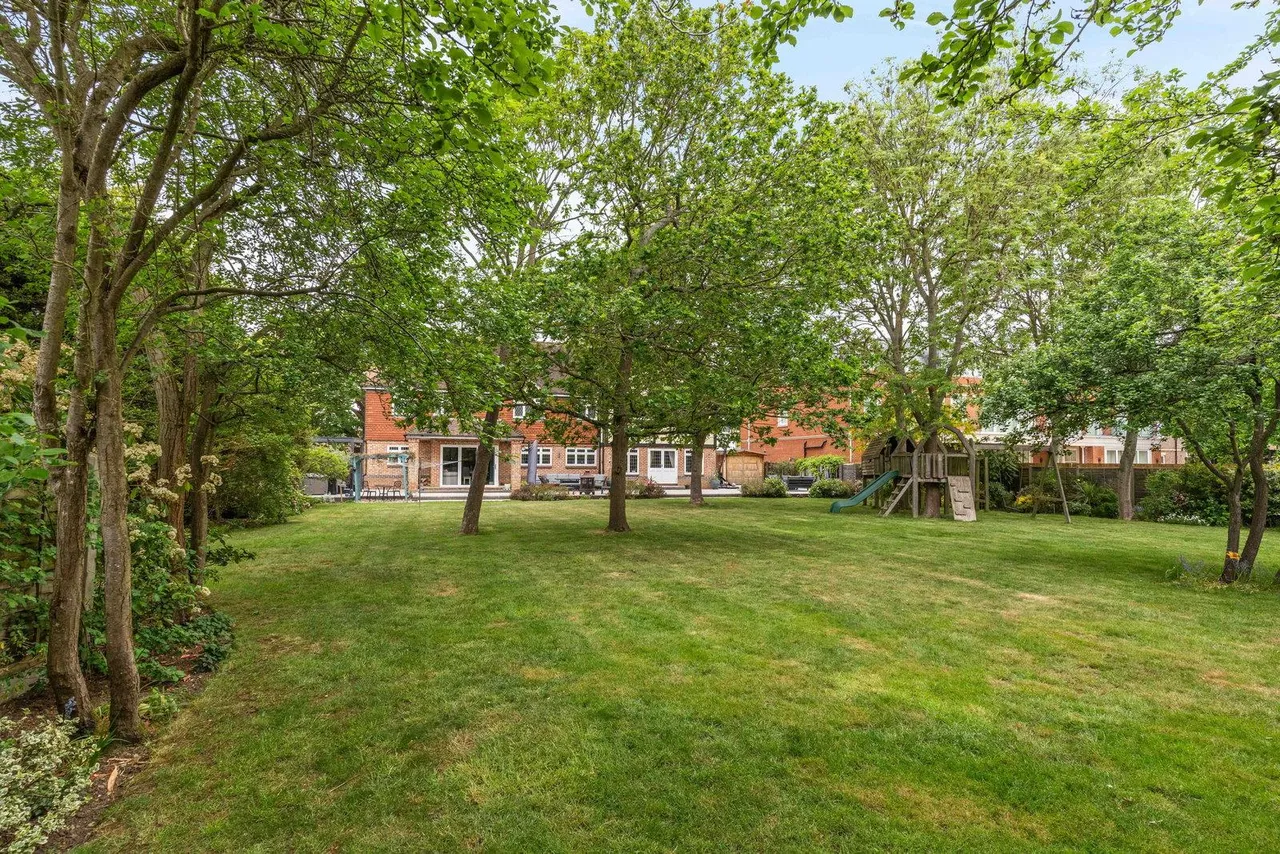 Nelmes Road, Emerson Park, RM11, photo 47