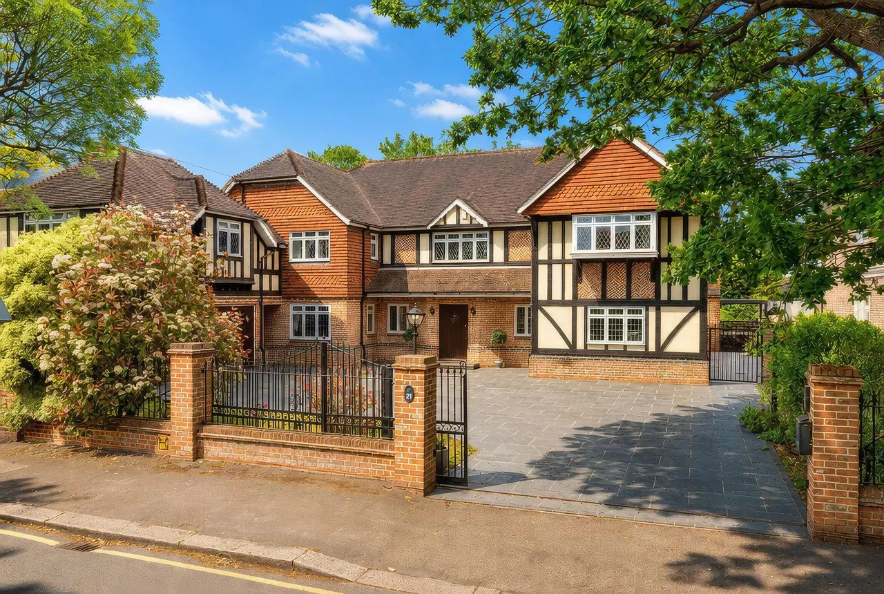 Nelmes Road, Emerson Park, RM11, photo 52
