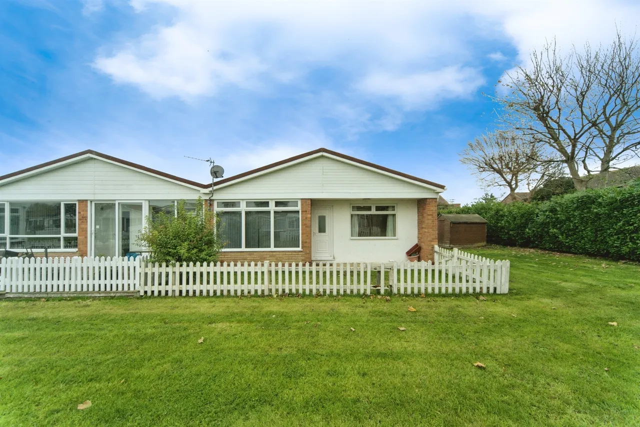 2 bed house for sale — Hebrides Walk, Eastbourne
