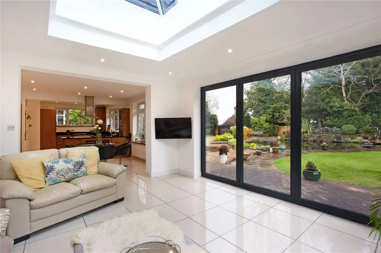 Nethern Court Road, Woldingham, Caterham, Surrey, CR3 7EF, photo 4
