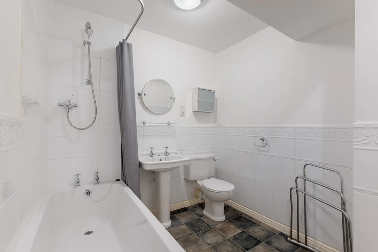 Corunna Place, AB23, photo 10