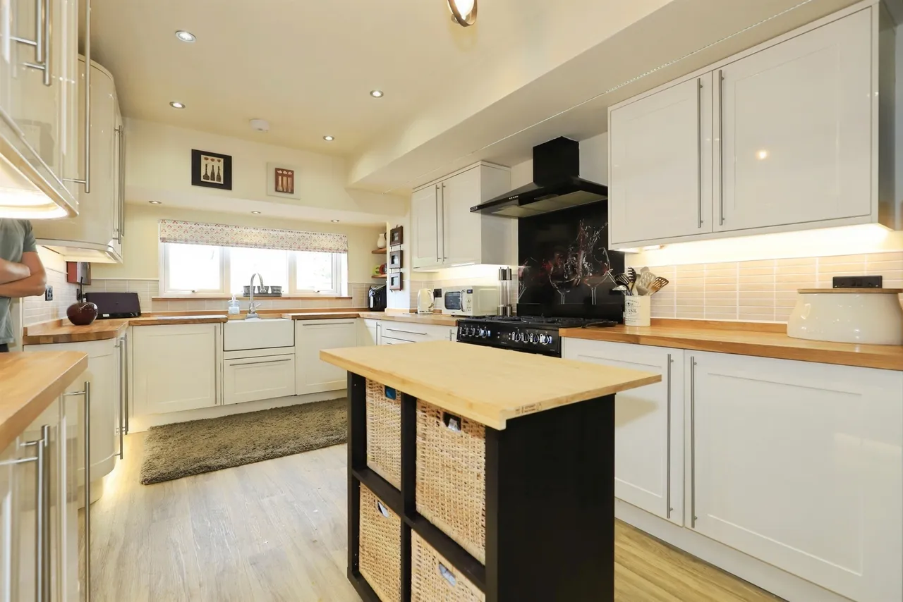 Worcester Road, Hagley, DY9, photo 3
