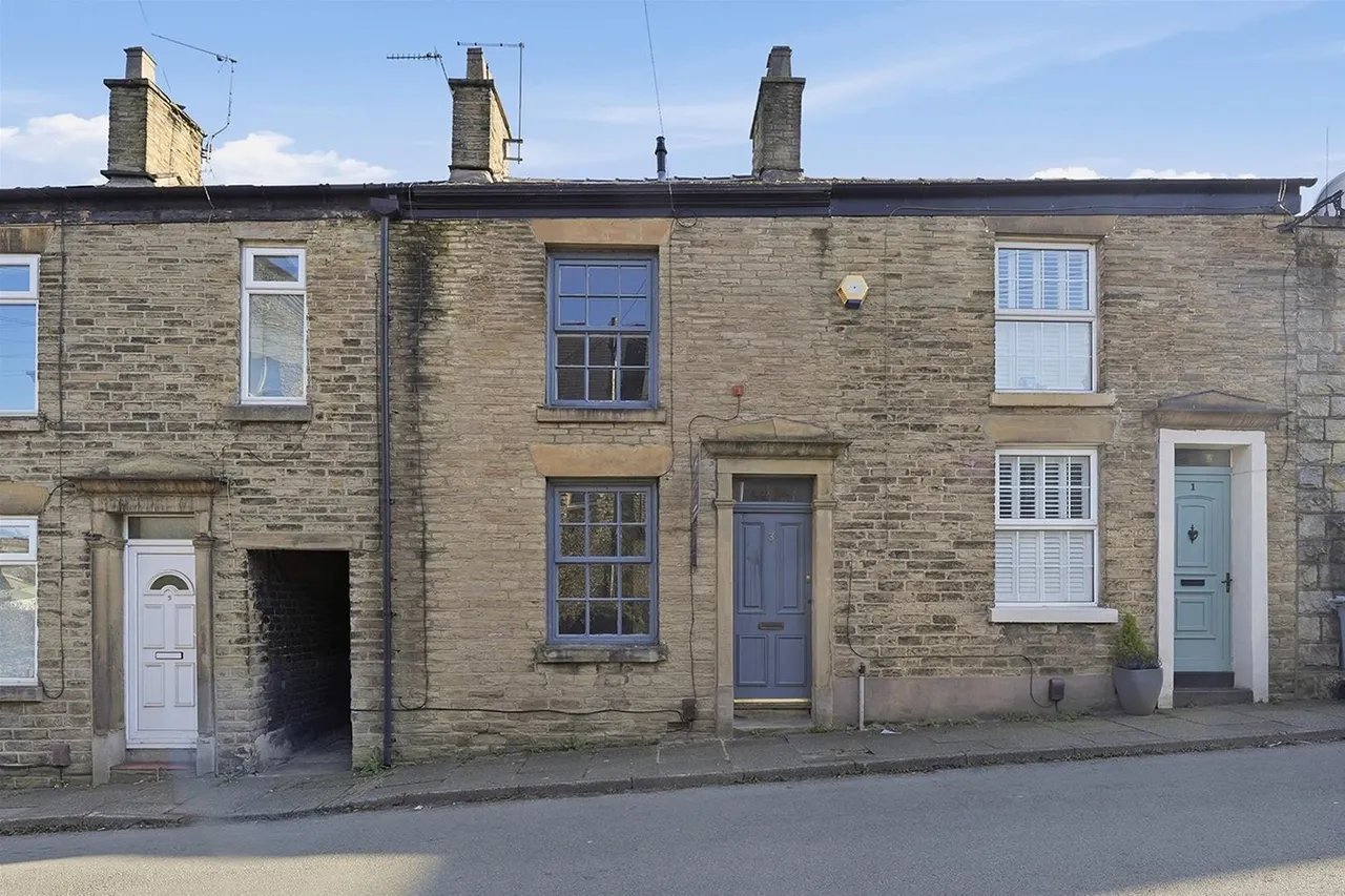 2 bed house for sale — Adlington Road, Bollington