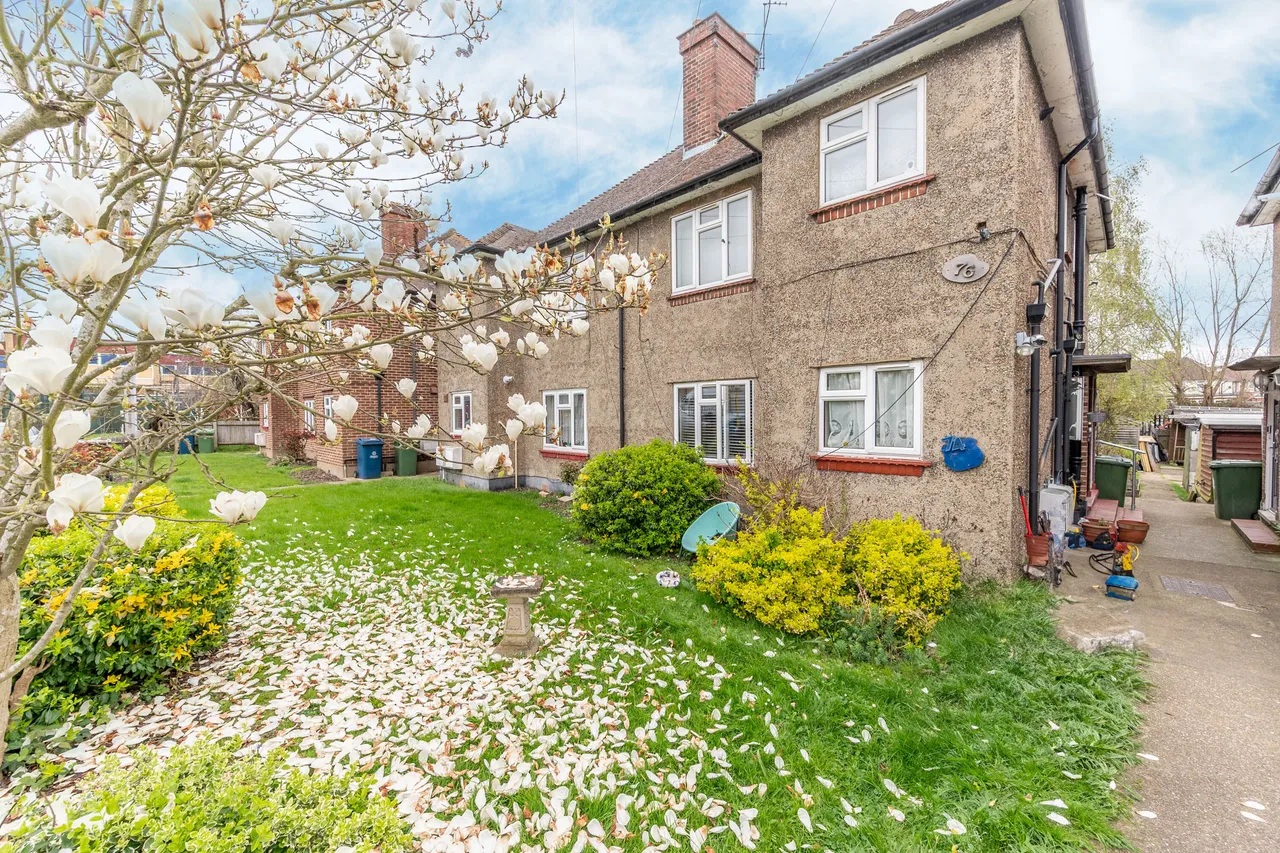 1 bed flat for sale — 74 Clifton Road, Harrow