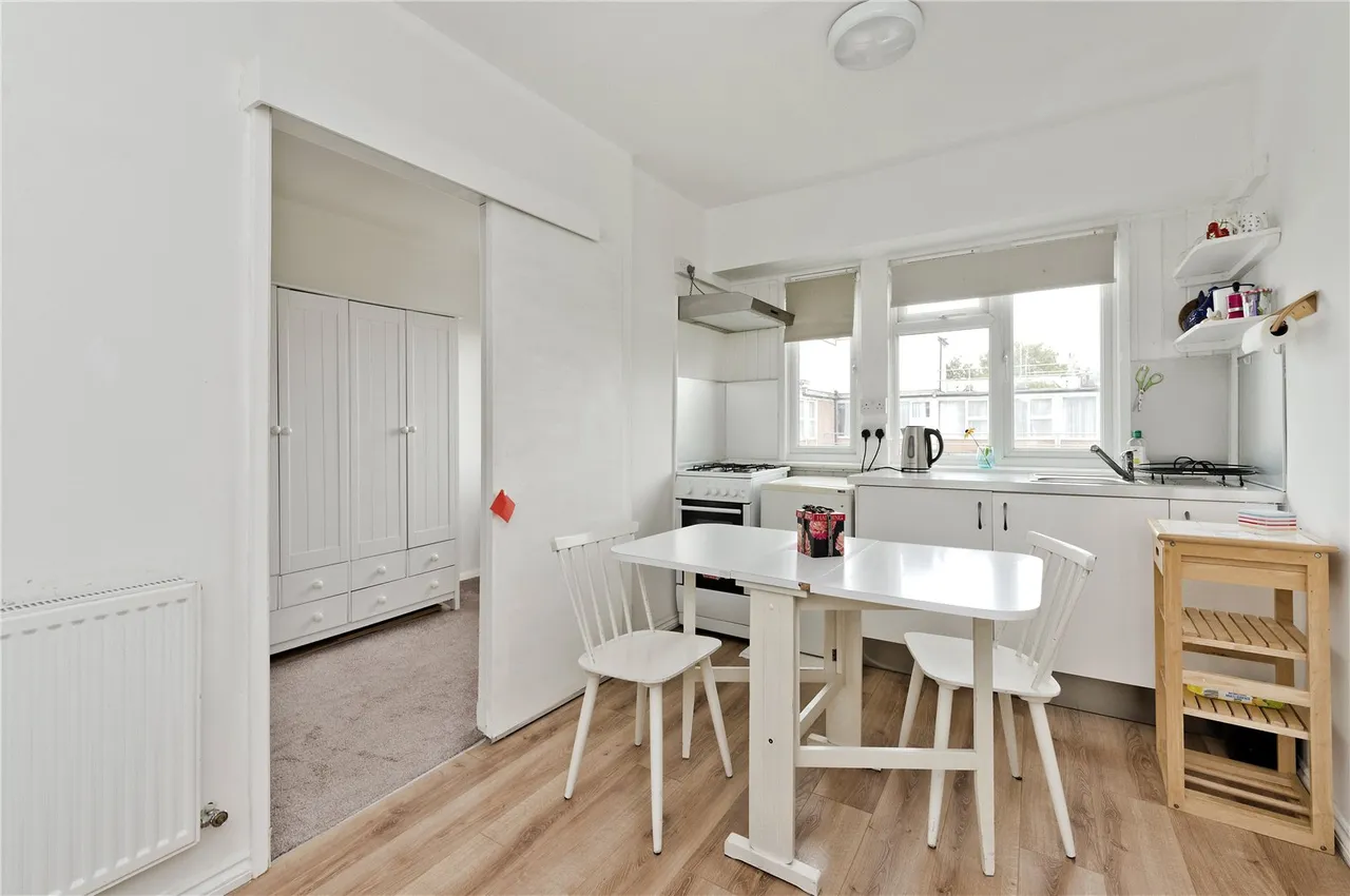 Sinclair Gardens, London, W14, photo 3