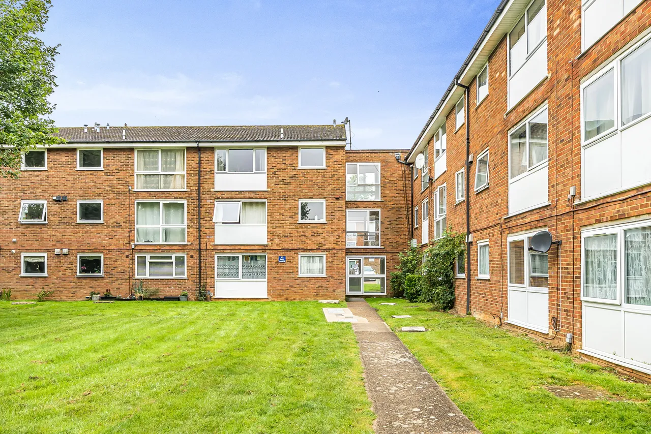 2 bed flat to rent — 55 Burns Drive, Hemel Hempstead