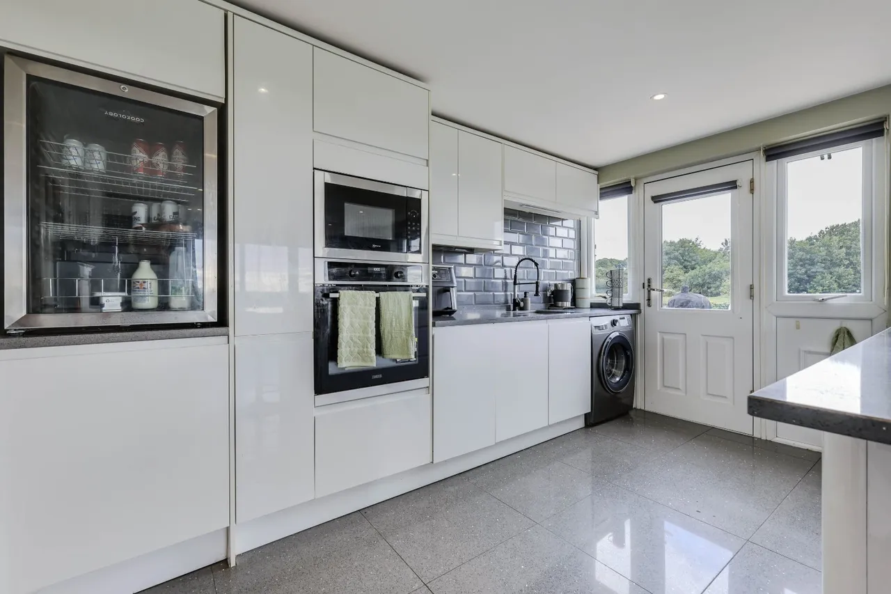 Park Road, Thackley, BD10, photo 6