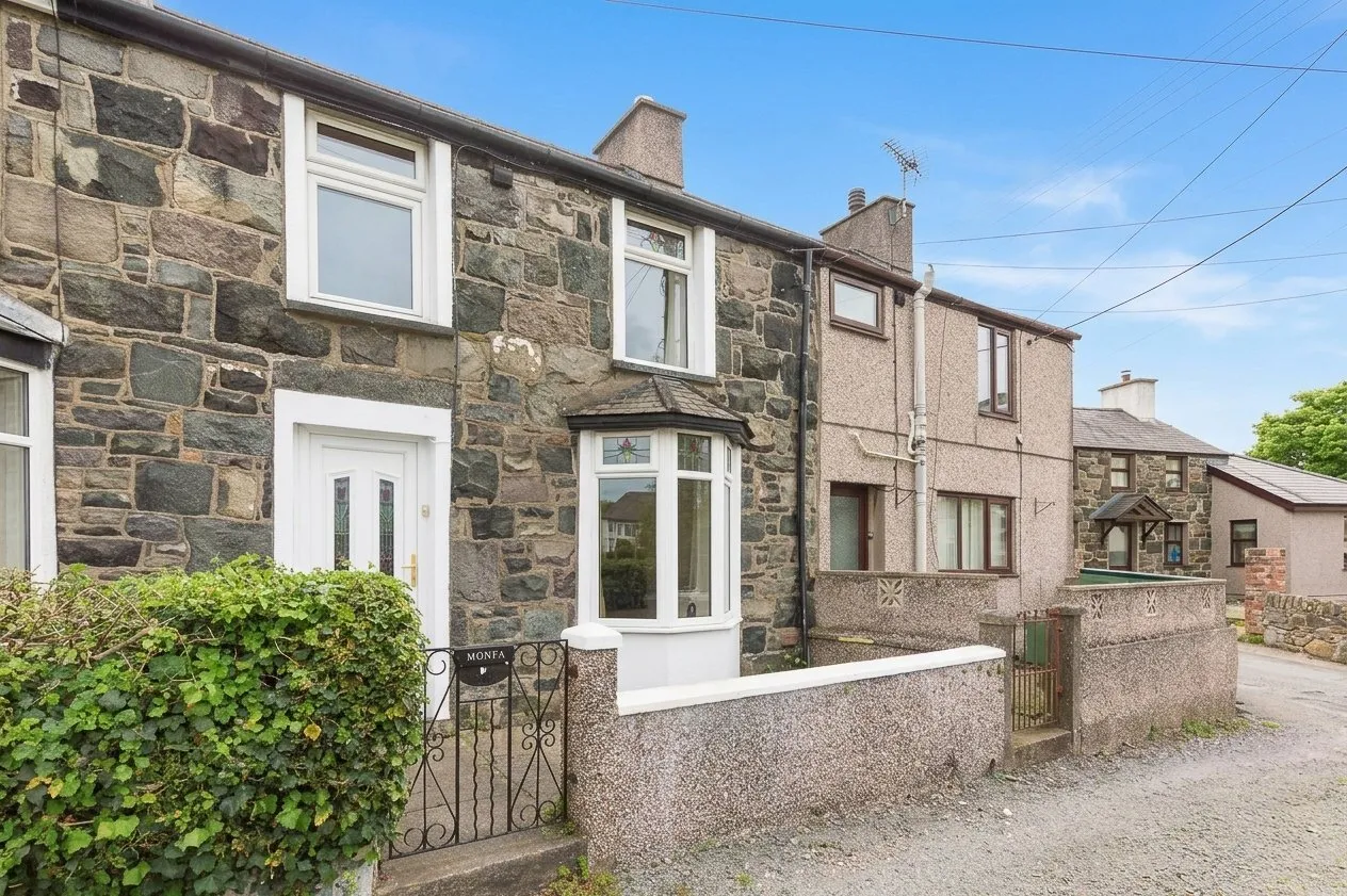 2 bed house for sale, Rhostryfan, Caernarfon, LL54