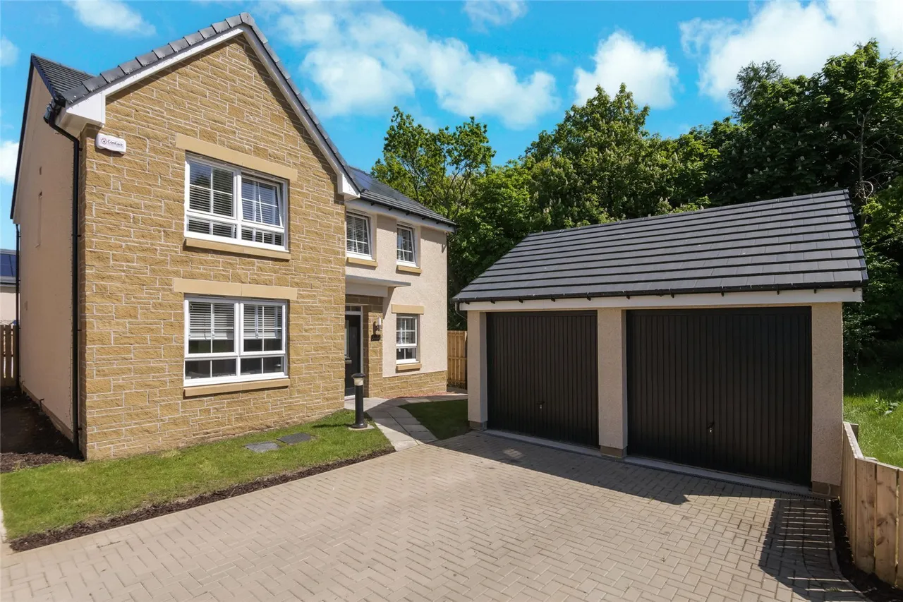 4 bed house for sale — Noble Drive, Robroyston, Glasgow, G33