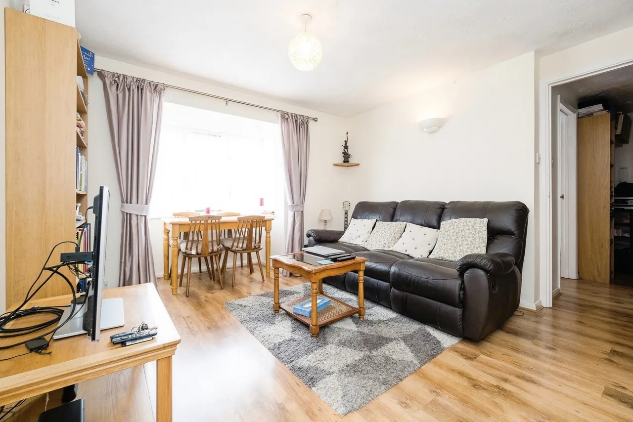 Talus Close, PURFLEET-ON-THAMES, Essex, RM19, photo 3