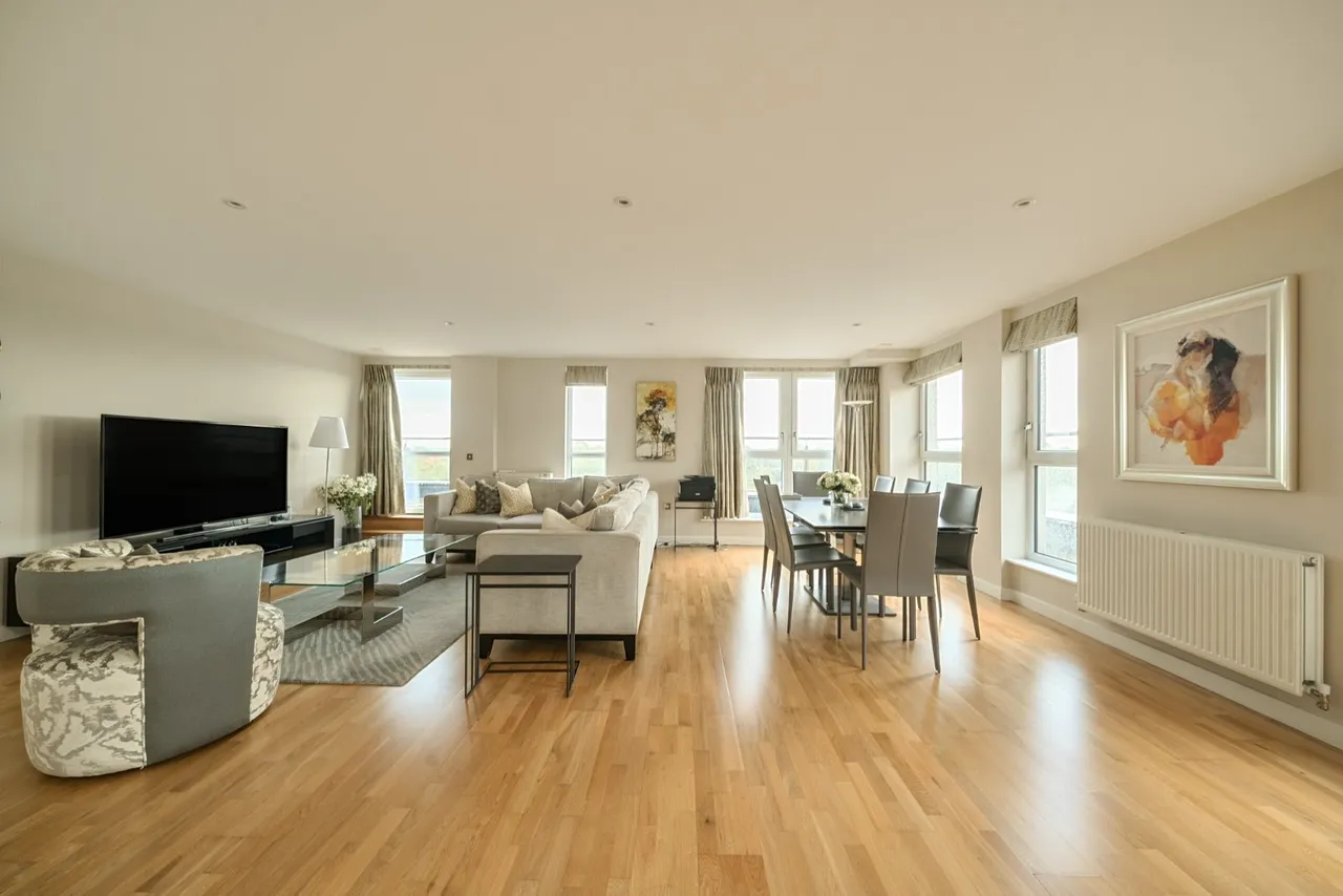 4 bed flat for sale, High Street, Brentford, TW8