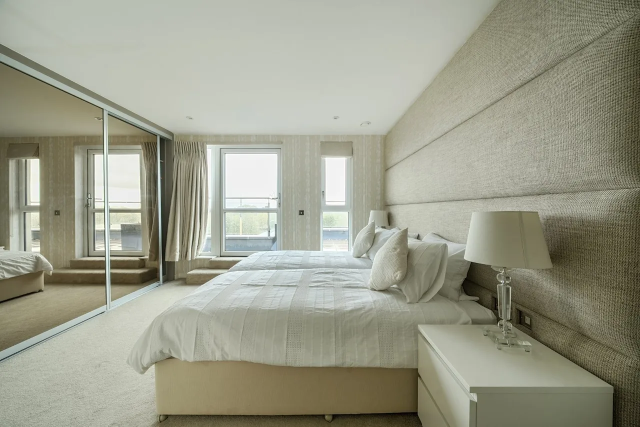 High Street, Brentford, TW8, photo 8