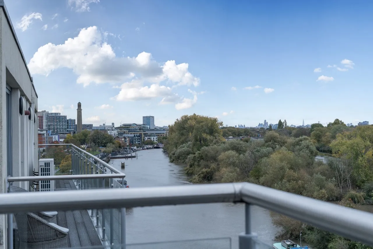 High Street, Brentford, TW8, photo 5