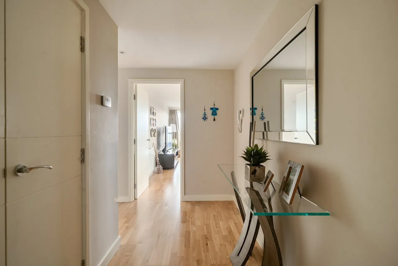 High Street, Brentford, TW8, photo 6