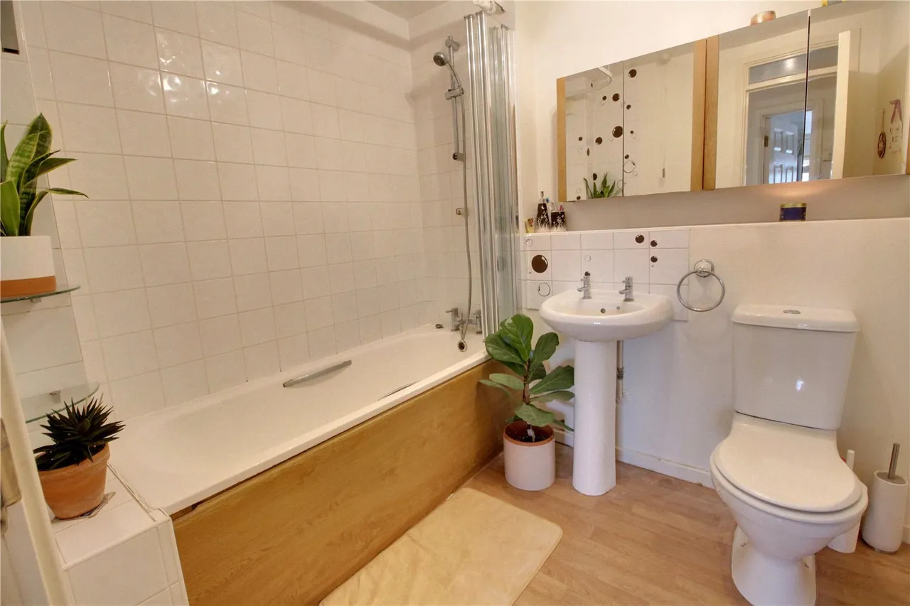 Worldham House, Twyford Close, Fleet, GU51 1JX, photo 7