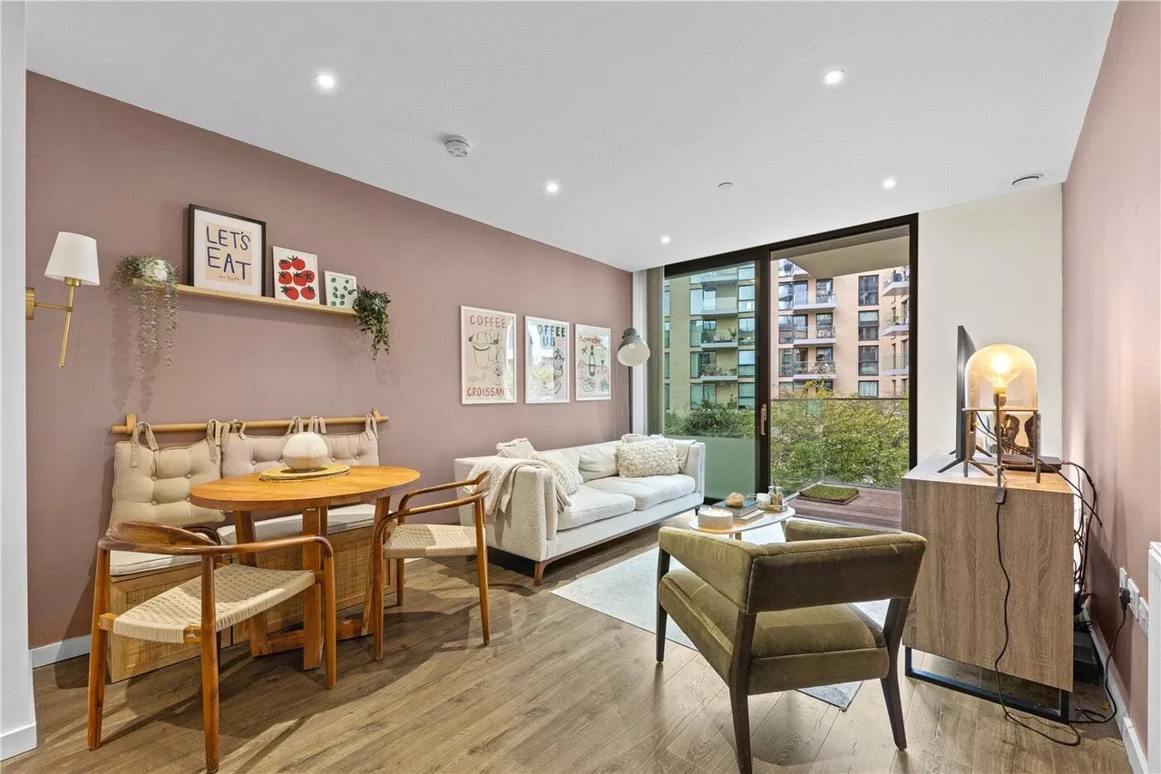 2 bed flat for sale, Bridle Mews, London, E1