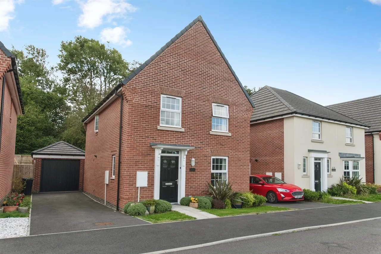 4 bed house for sale, Moore Drive, Tiverton, EX16