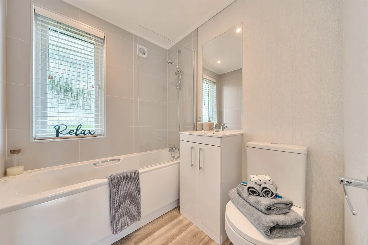 Blandford Road North, Beacon Hill, Poole, photo 7