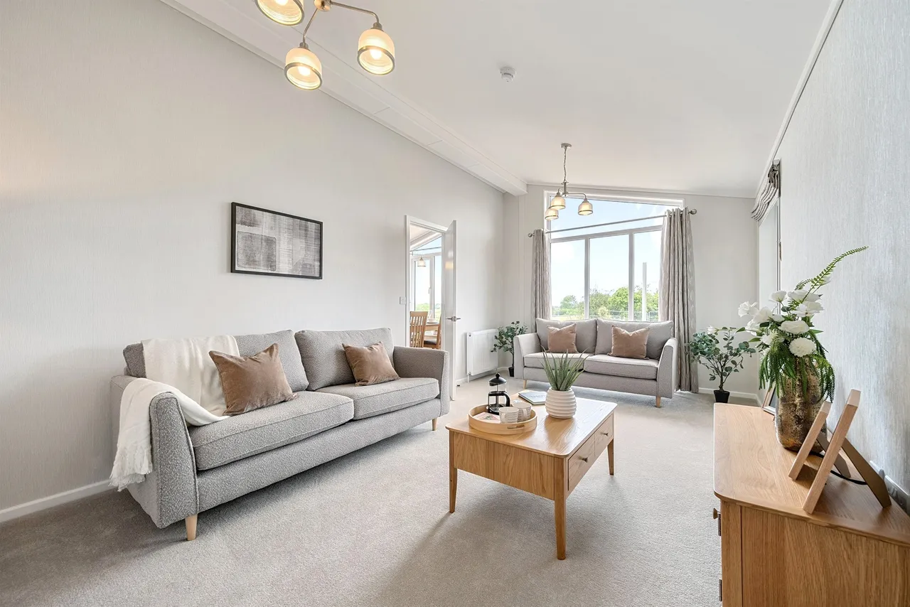 Blandford Road North, Beacon Hill, Poole, photo 5
