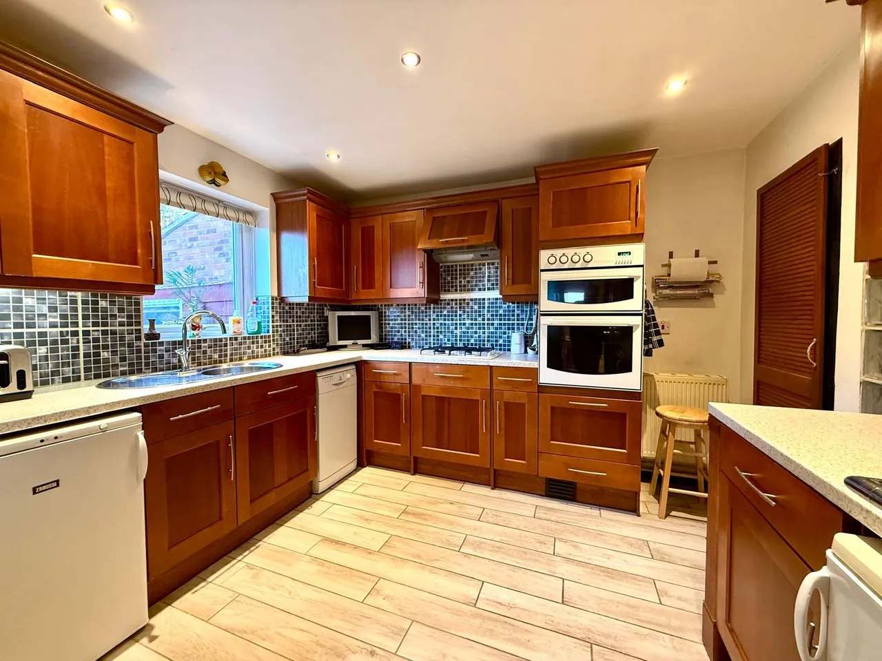Worsley Road, Swindon, Wiltshire, SN5 8NU, photo 4