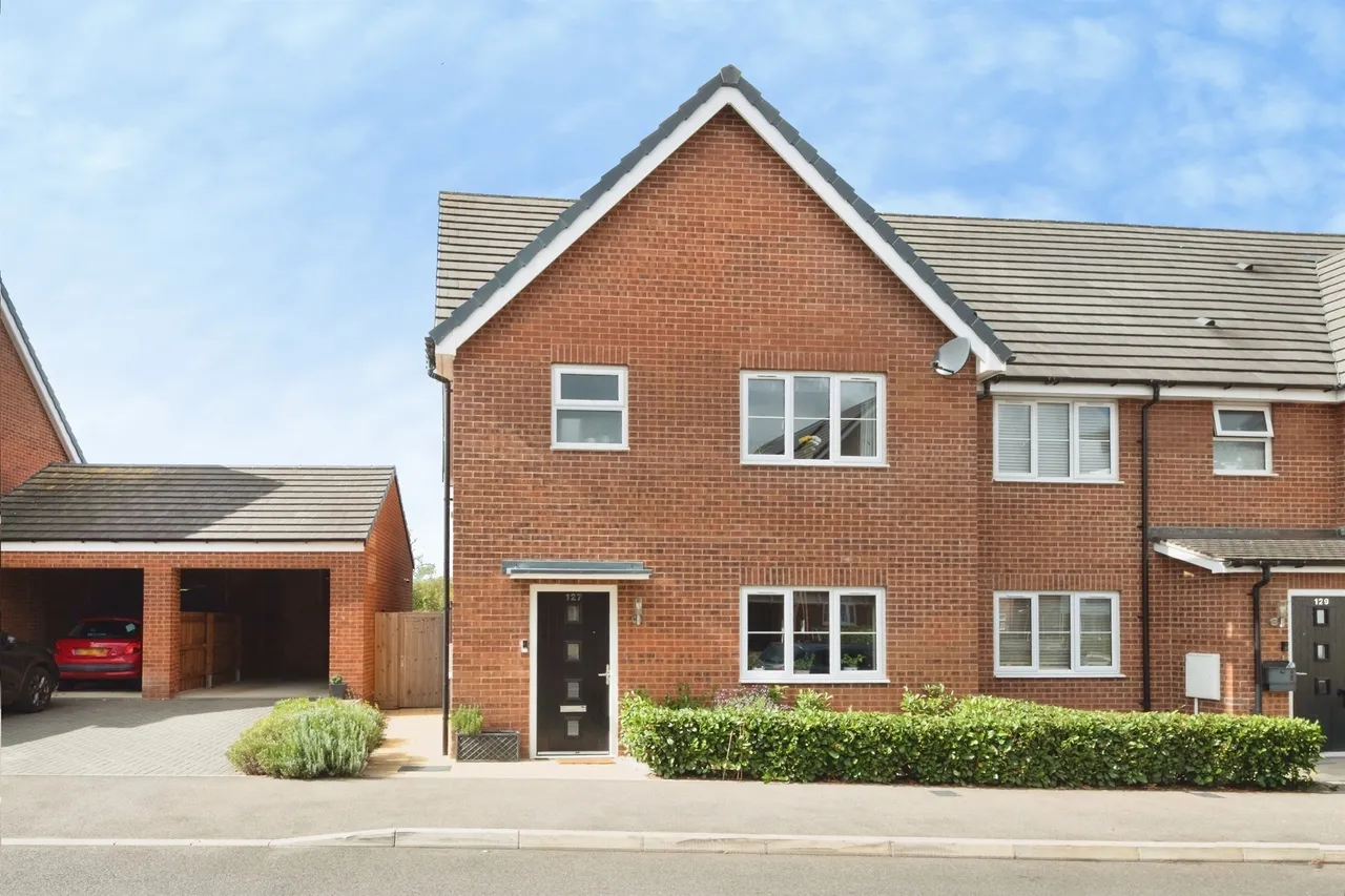 3 bed house for sale — Rowditch Furlong, Redhouse Park, Milton Keynes