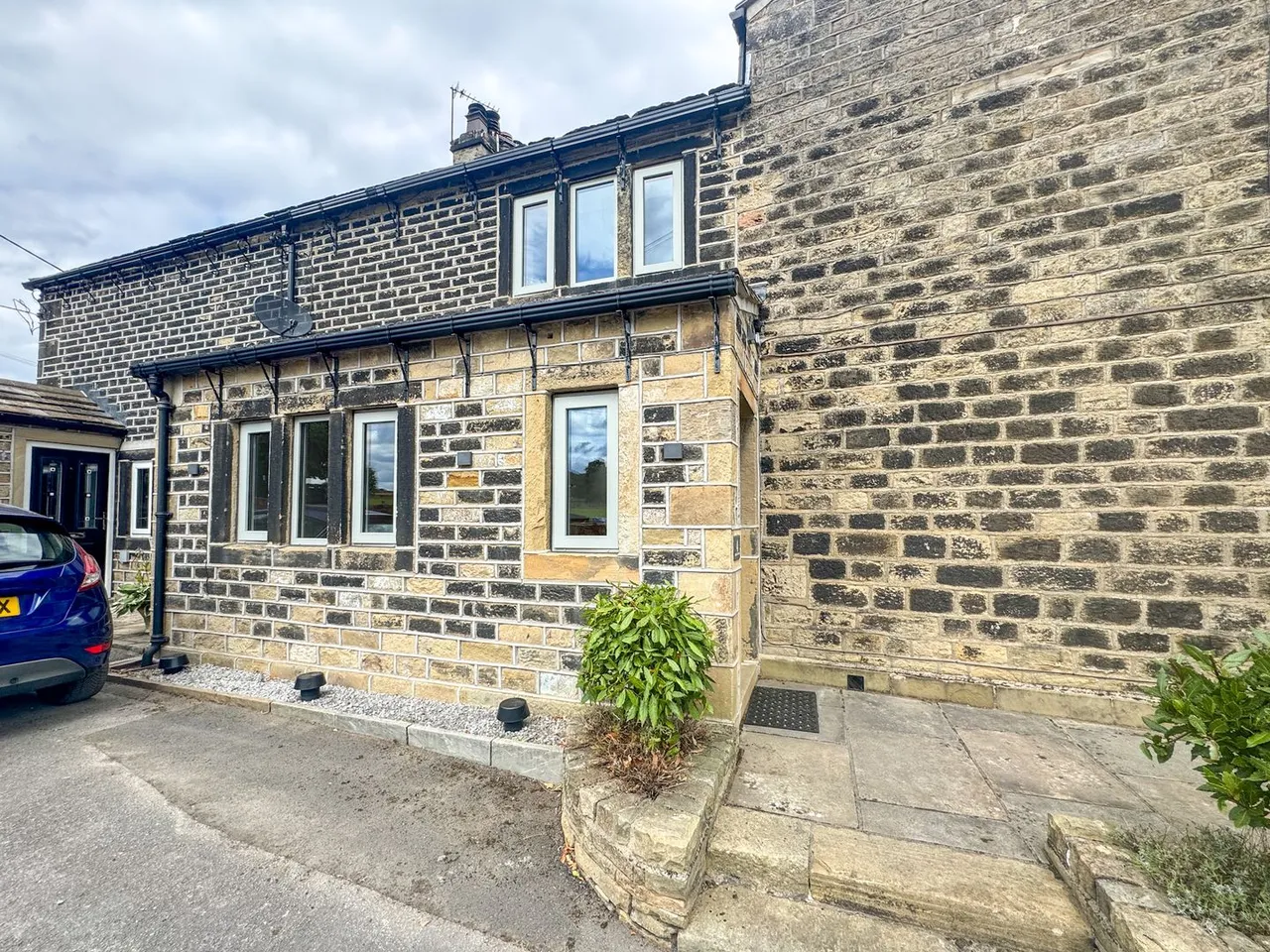 2 bed house to rent, Top of the Moor, Stocksmoor