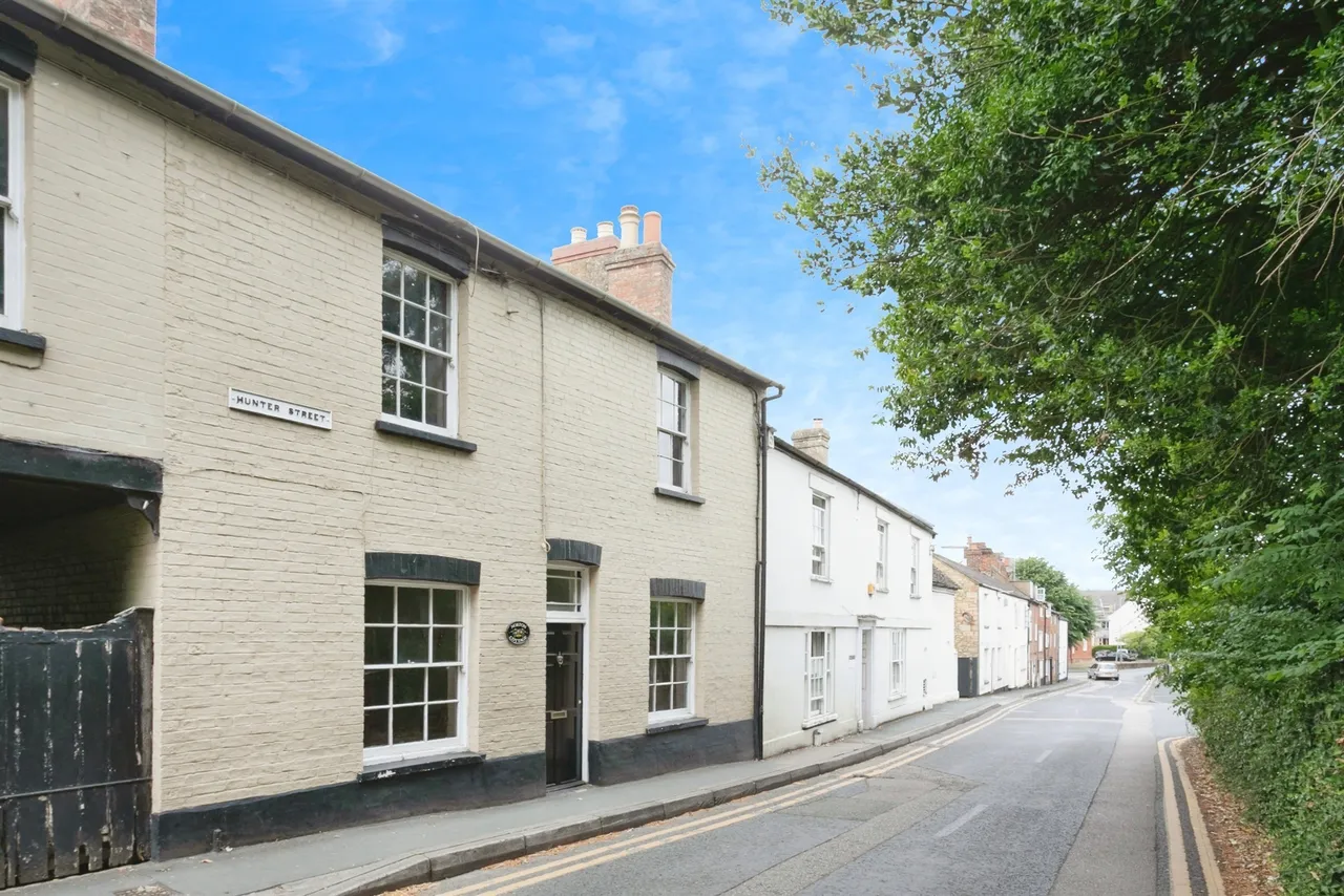 3 bed house for sale — Hunter Street, Buckingham
