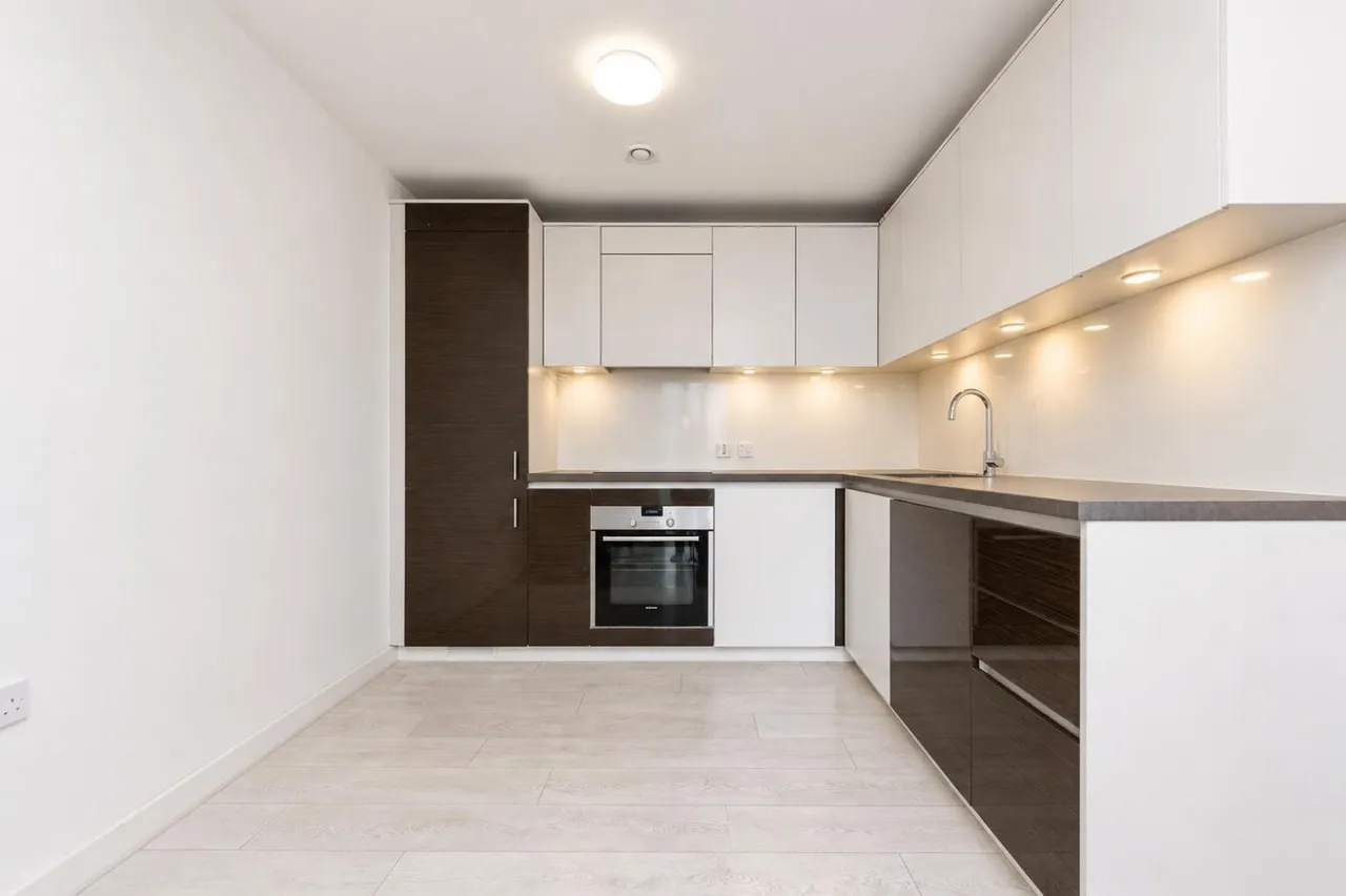 2 bed flat for sale — Empire Way, Wembley