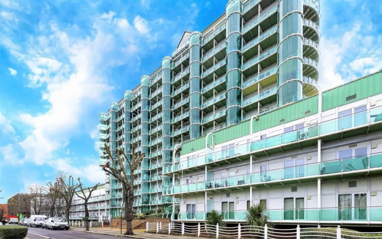 5 bed property to rent — Tower Point, Sydney Road, EN2