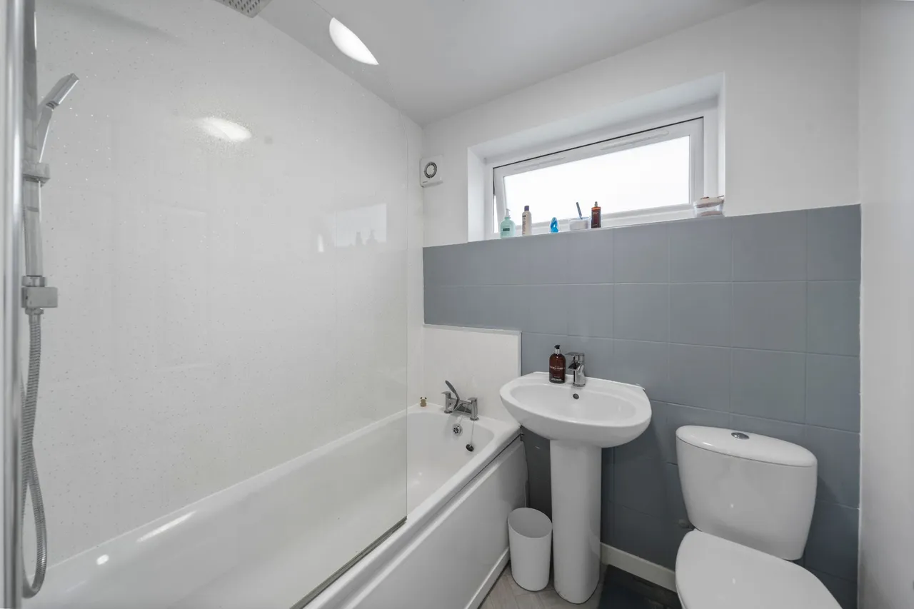 Bexhill Drive, Leigh, WN7 5TG, photo 11