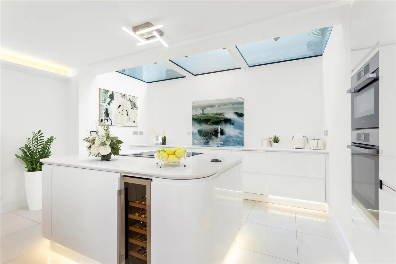 Meadowbank, Primrose Hill, London, NW3 3AY, photo 4