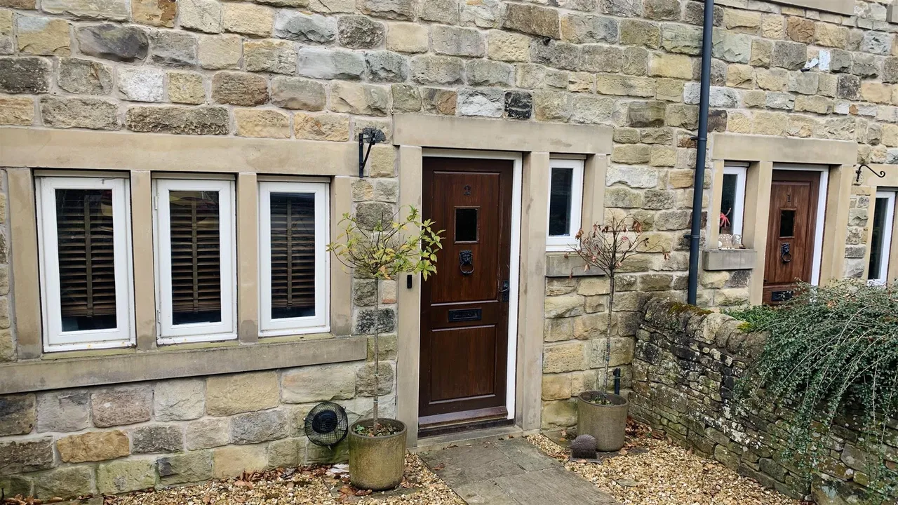 Highstones Gardens, Glossop, SK13, photo 19