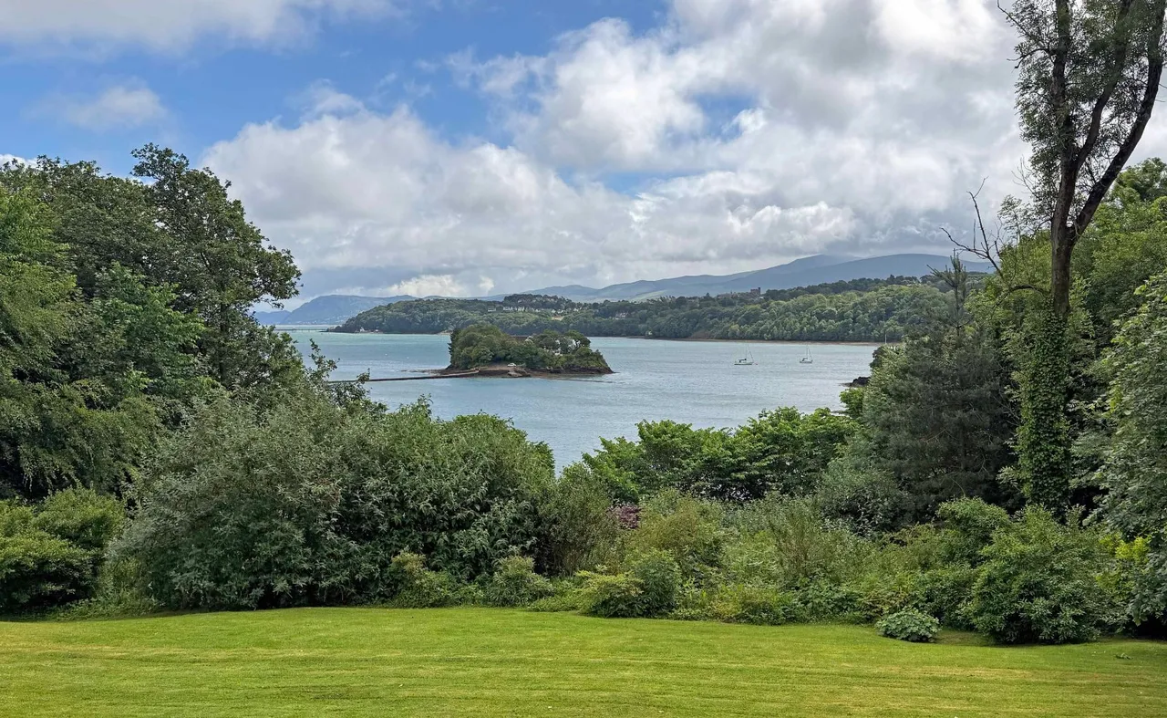 Cadnant Road, Menai Bri, photo 2