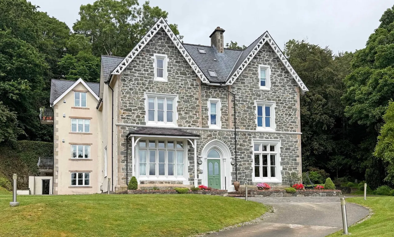 3 bed flat for sale, Cadnant Road, Menai Bri