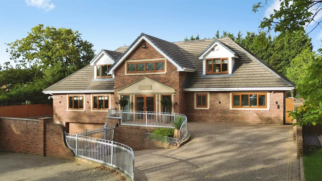 6 bed house for sale, Birchwood Court, Doncaster