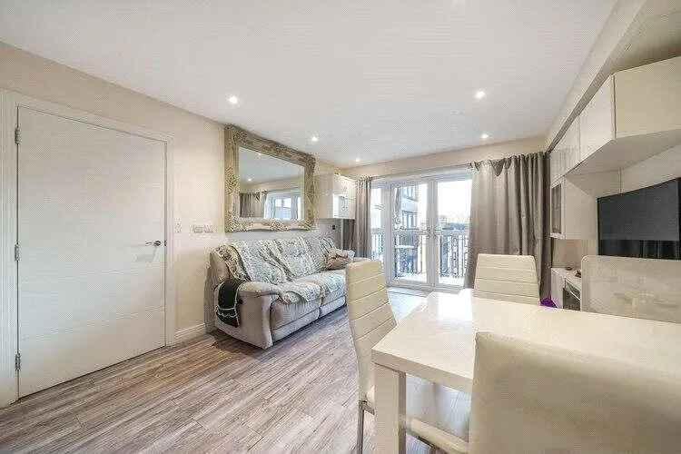 Giles Crescent, Stevenage, Hertfordshire, SG1, photo 2
