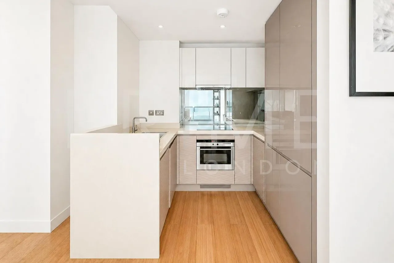 Pan Peninsula Square, Canary Wharf, E14, photo 5