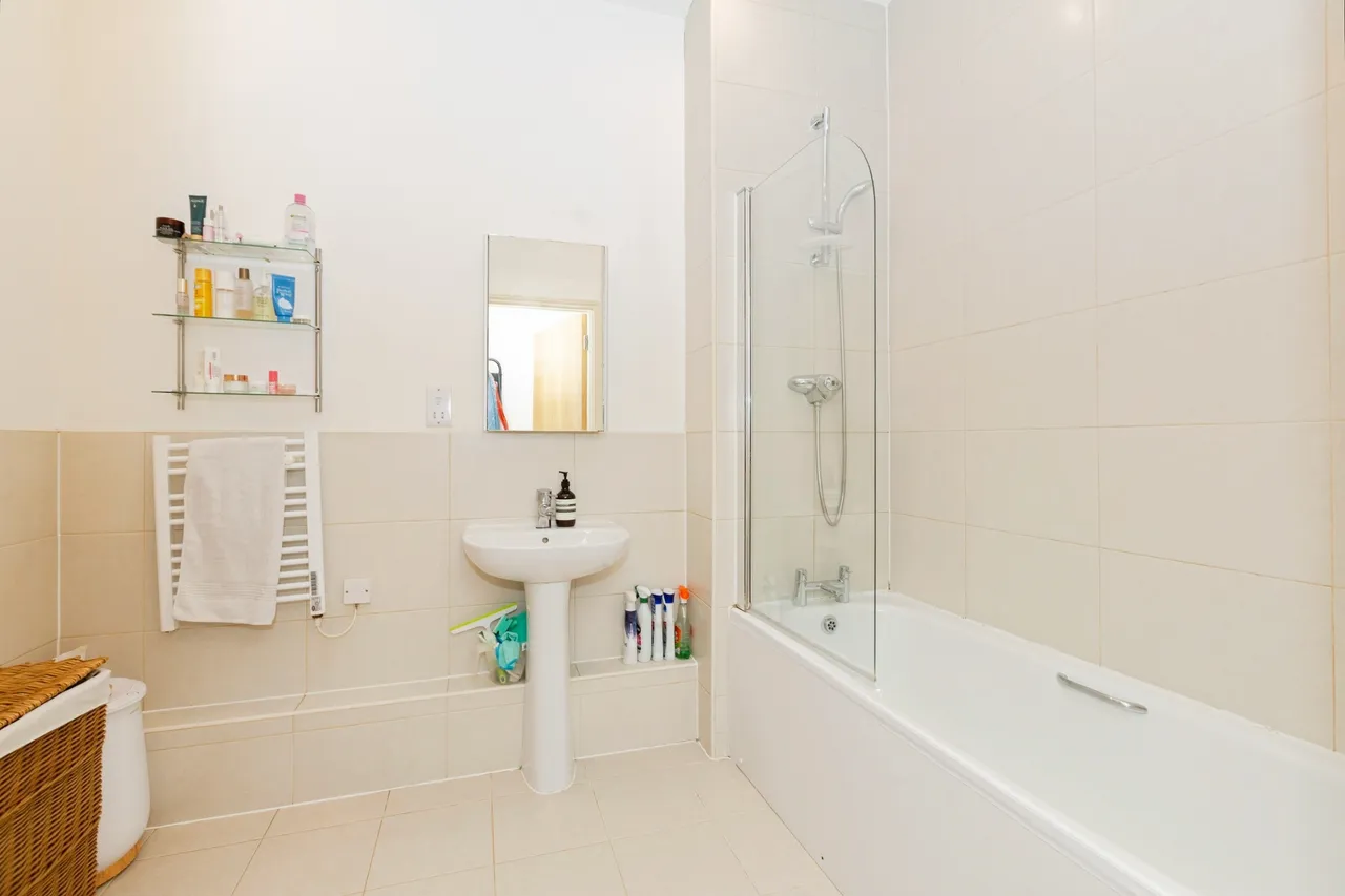 2 Aqua Vista Square, London, photo 9