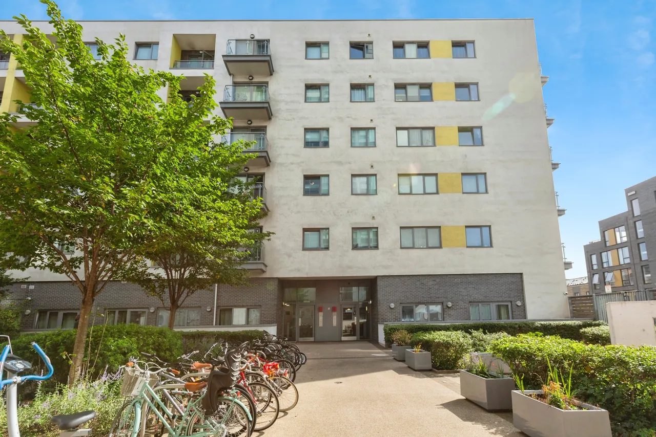 1 bed flat for sale — 2 Aqua Vista Square, London