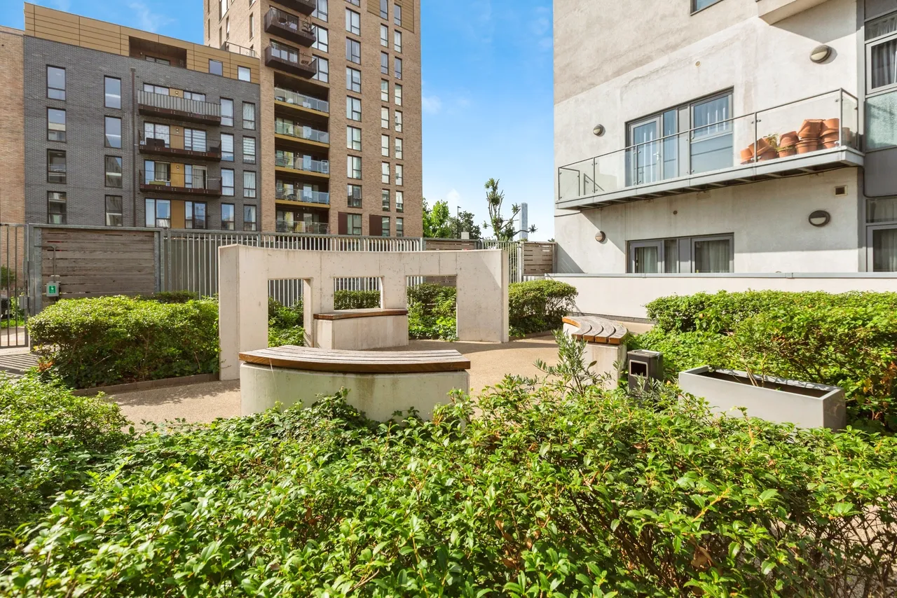2 Aqua Vista Square, London, photo 2
