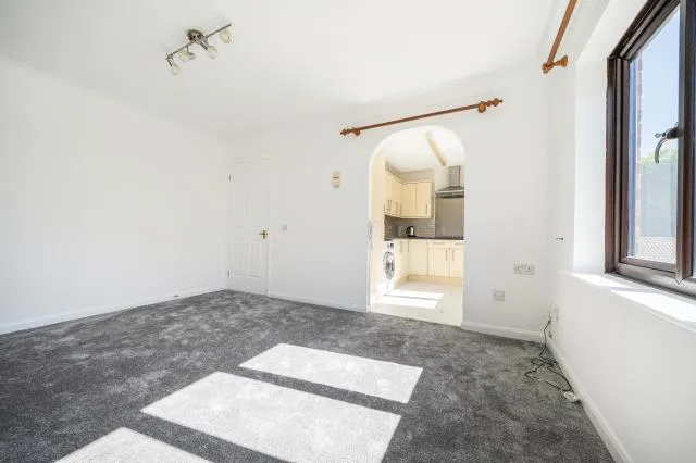 Gershwin Court, Basingstoke, RG22, photo 3