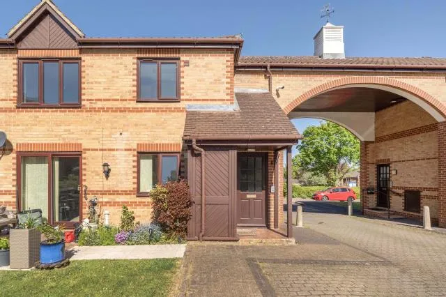 2 bed flat for sale, Gershwin Court, Basingstoke, RG22