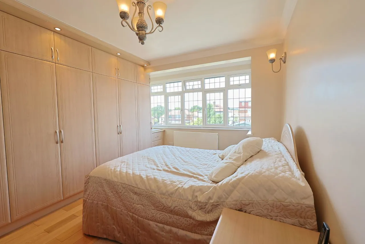 Langley Crescent, Edgware, photo 6