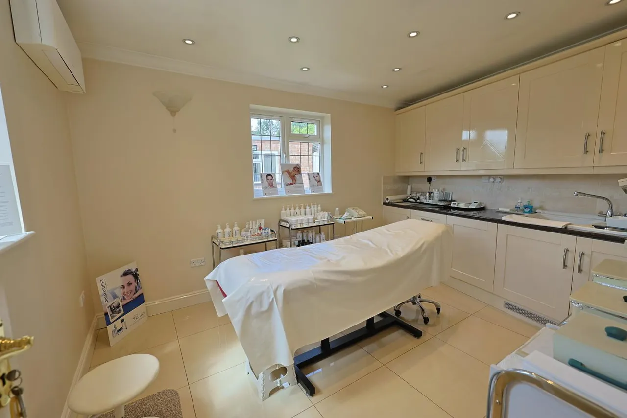 Langley Crescent, Edgware, photo 14