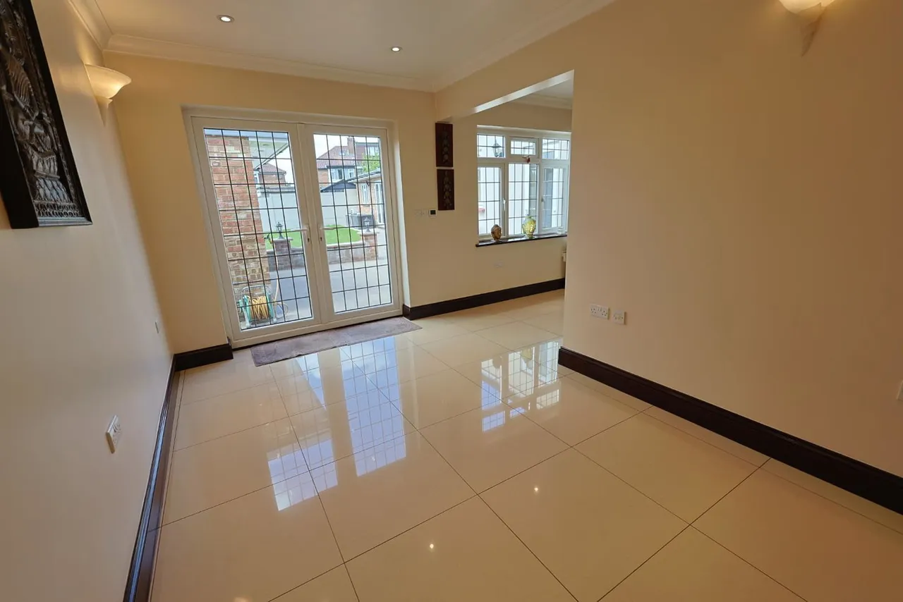 Langley Crescent, Edgware, photo 11